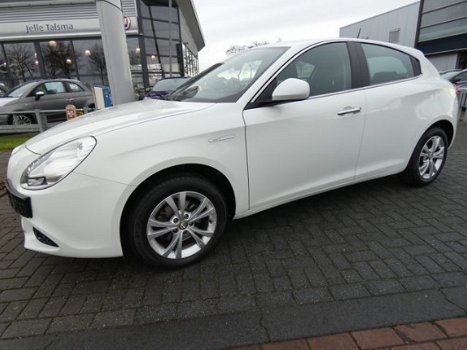 Alfa Romeo Giulietta - 1.4 Turbo 120pk Distinctive 16'' Lmv | Bluetooth | Clima - 1