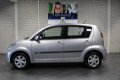 Daihatsu Sirion 2 - 1.3-16V Prestige, dealeronderhouden, rijklaarprijs - 1 - Thumbnail