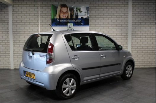 Daihatsu Sirion 2 - 1.3-16V Prestige, dealeronderhouden, rijklaarprijs - 1