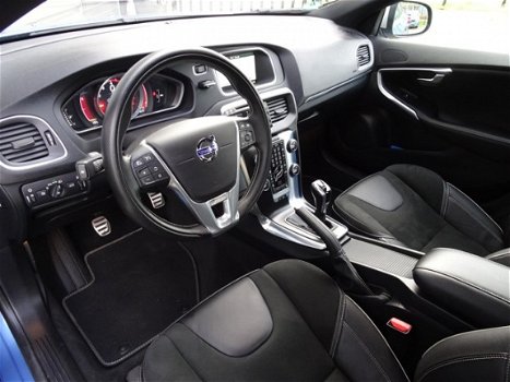 Volvo V40 - T2 122PK R-Design | Navigatie | Telefoon - 1