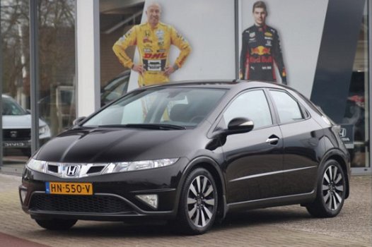 Honda Civic - 1.8 Sport | Trekhaak -All-in rijklaarprijs | Dealer onderh. | All-season banden - 1