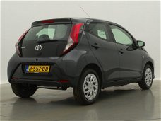 Toyota Aygo - 5-drs 1.0 X-Play | 5 jaar onderhoud | Apple CarPlay en Android Auto | Airco |