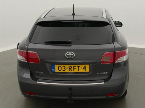 Toyota Avensis Wagon - 1.8 Business | Navigatie | Trekhaak | Parkeersensoren | - 1