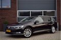 Volkswagen Passat Variant - 1.4 TSI 150pk Highline Navi/PDC/Leer/Trekhaak - 1 - Thumbnail