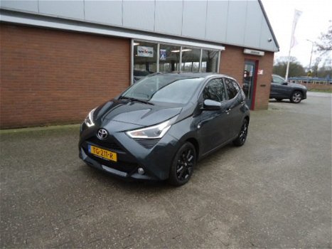 Toyota Aygo - 1.0 VVT-i x-first Automaat - 1