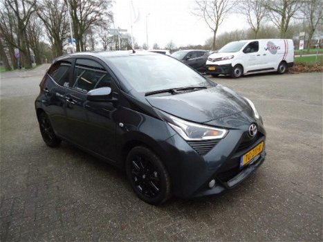 Toyota Aygo - 1.0 VVT-i x-first Automaat - 1