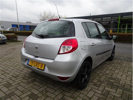 Renault Clio - 1.2 TCe Sélection Business navi / lmv / climate co ntrol - 1