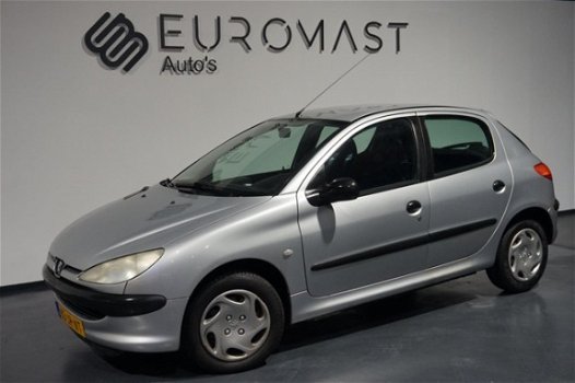 Peugeot 206 - 1.4 XR Nieuw Apk/5Deurs - 1