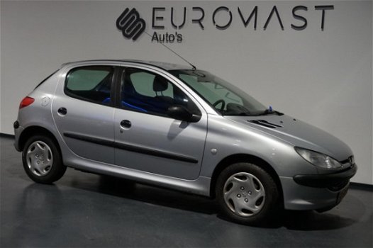 Peugeot 206 - 1.4 XR Nieuw Apk/5Deurs - 1