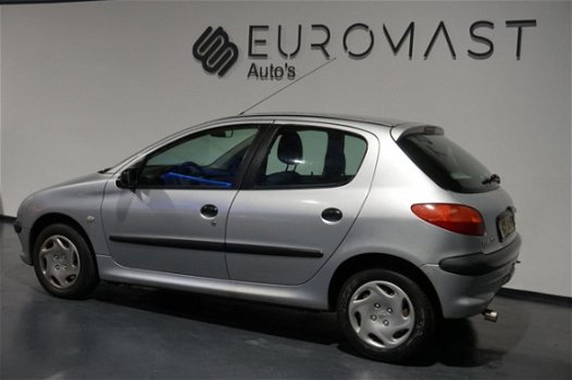 Peugeot 206 - 1.4 XR Nieuw Apk/5Deurs - 1