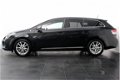 Toyota Avensis Wagon - 2.0 VVTi Business *Trekgewicht 1500kg* | Navigatie | Leder | Trekhaak | Camer - 1 - Thumbnail