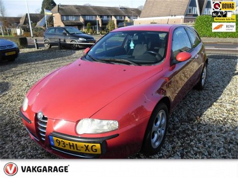 Alfa Romeo 147 - 1.6 T.Spark Distinctive nieuwe apk, trekhaak - 1