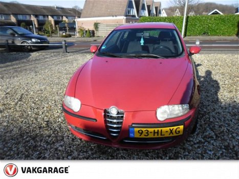 Alfa Romeo 147 - 1.6 T.Spark Distinctive nieuwe apk, trekhaak - 1