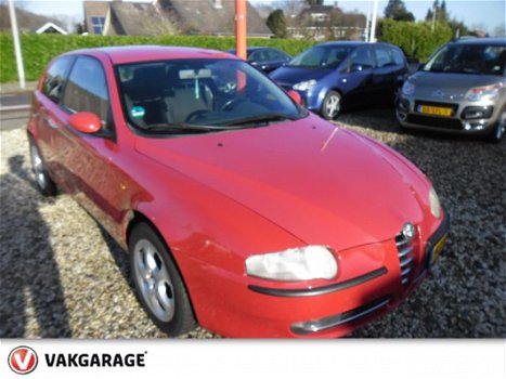 Alfa Romeo 147 - 1.6 T.Spark Distinctive nieuwe apk, trekhaak - 1