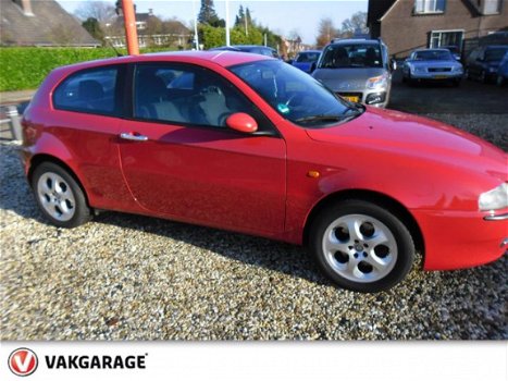 Alfa Romeo 147 - 1.6 T.Spark Distinctive nieuwe apk, trekhaak - 1