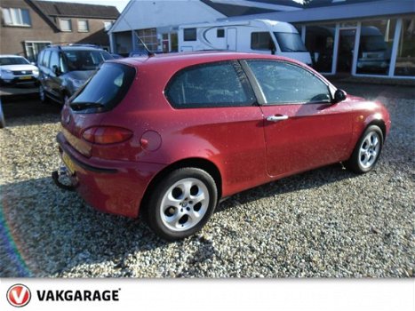 Alfa Romeo 147 - 1.6 T.Spark Distinctive nieuwe apk, trekhaak - 1