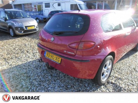 Alfa Romeo 147 - 1.6 T.Spark Distinctive nieuwe apk, trekhaak - 1