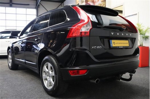 Volvo XC60 - 2.4D AWD Momentum LEDER NAVIGATIE CRUISE CONTROL CLIMATE CONTROL TREKHAAK ZEER MOOI - 1