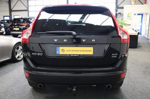 Volvo XC60 - 2.4D AWD Momentum LEDER NAVIGATIE CRUISE CONTROL CLIMATE CONTROL TREKHAAK ZEER MOOI - 1