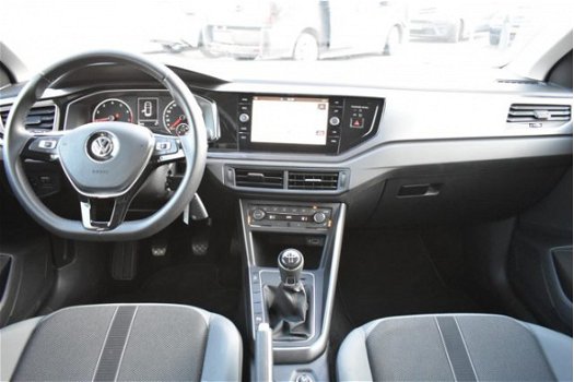 Volkswagen Polo - 1.0 TSI Highline Navigatie, Climatronic, stoelverw, licht en zicht, 15