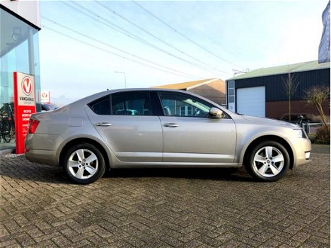 Skoda Octavia - 1.2 TSI Gr.tech Ambition Businessline, navi, trekhaak, 91.000 km. Dealeronderhouden - 1