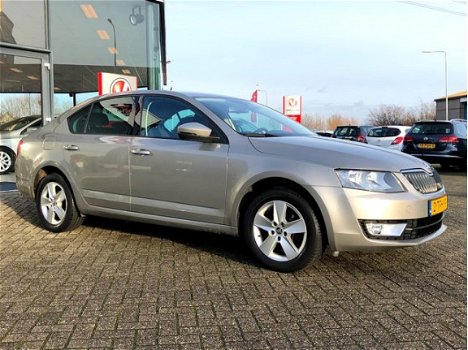 Skoda Octavia - 1.2 TSI Gr.tech Ambition Businessline, navi, trekhaak, 91.000 km. Dealeronderhouden - 1