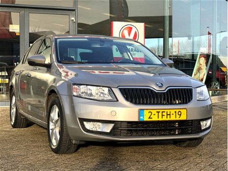 Skoda Octavia - 1.2 TSI Gr.tech Ambition Businessline, navi, trekhaak, 91.000 km. Dealeronderhouden - 1