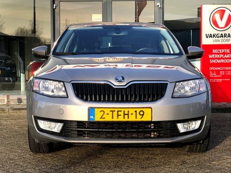 Skoda Octavia - 1.2 TSI Gr.tech Ambition Businessline, navi, trekhaak, 91.000 km. Dealeronderhouden - 1