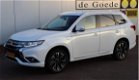 Mitsubishi Outlander - 2.0 PHEV Executive Edition org. NL-auto navigatie a.uitrijcamera leer 23.940, - 1 - Thumbnail