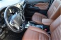 Mitsubishi Outlander - 2.0 PHEV Executive Edition org. NL-auto navigatie a.uitrijcamera leer 23.940, - 1 - Thumbnail