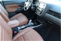 Mitsubishi Outlander - 2.0 PHEV Executive Edition org. NL-auto navigatie a.uitrijcamera leer 23.940, - 1 - Thumbnail