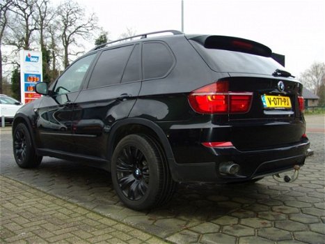 BMW X5 - 4.0D Grijs Kenteken NAVI/ECC/CRUISE/PANORAMADAK - 1