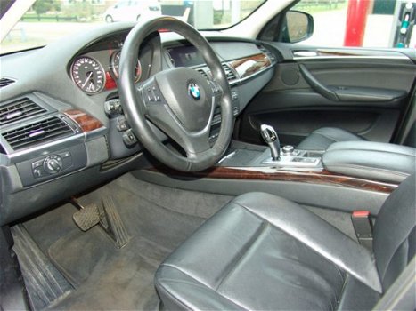 BMW X5 - 4.0D Grijs Kenteken NAVI/ECC/CRUISE/PANORAMADAK - 1