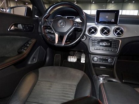 Mercedes-Benz GLA-Klasse - 200 Edition 1 AMG-PAKKET AUT. *PANORAMA+XENON+HARMAN-KARDON+1/2LEDER+ECC+ - 1