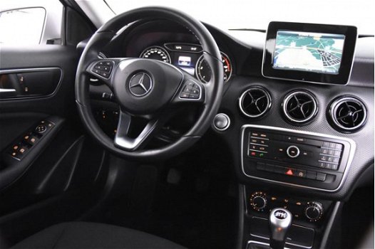 Mercedes-Benz A-klasse - A180 d Style *Navigatie*Camera*Keyless - 1