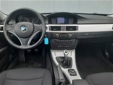 BMW 3-serie - 318i Navigatie/18inch/Xenon/Schuifdak/PDC