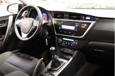 Toyota Auris - 1.3 VVT-i Now + Trekhaak + PDC