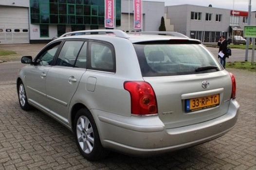 Toyota Avensis Wagon - 1.8 VVTi Linea Luna - 1