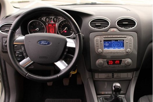 Ford Focus Wagon - 1.6 Titanium | Autom. verlichting/airco/ruitenwiss. | Navi | Trekhaak | Elektr. R - 1