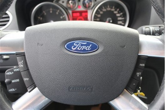 Ford Focus Wagon - 1.6 Titanium | Autom. verlichting/airco/ruitenwiss. | Navi | Trekhaak | Elektr. R - 1