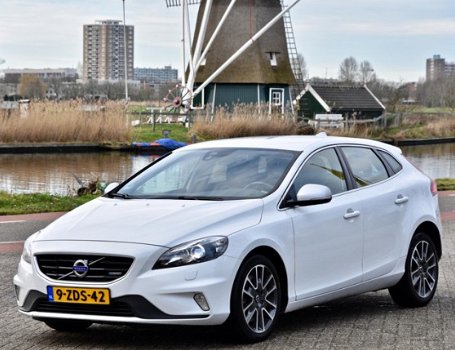 Volvo V40 - 2.0 D4 R-Design Business Xenon Dealer auto, BTW, boekjes - 1