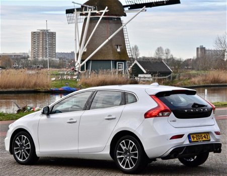 Volvo V40 - 2.0 D4 R-Design Business Xenon Dealer auto, BTW, boekjes - 1