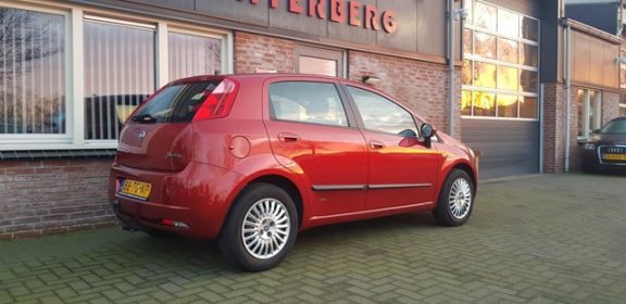 Fiat Grande Punto - 1.4-16V Dynamic Airco Navigatie - 1