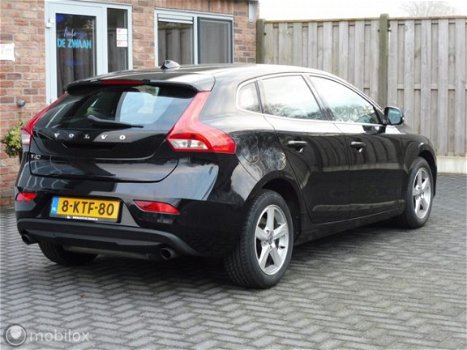 Volvo V40 - 1.6 T3 Momentum 150 PK, Navigatie, Halfleer, PDC, - 1