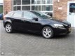 Volvo V40 - 1.6 T3 Momentum 150 PK, Navigatie, Halfleer, PDC, - 1 - Thumbnail