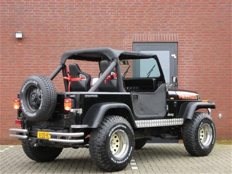 Jeep Wrangler - 2.5i Hardtop - 1