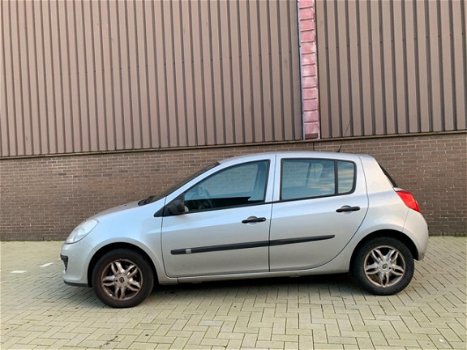 Renault Clio - 1.2-16V Business Line 5drs Airco APK NAP - 1