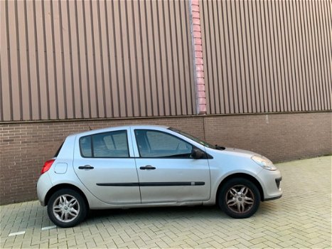 Renault Clio - 1.2-16V Business Line 5drs Airco APK NAP - 1