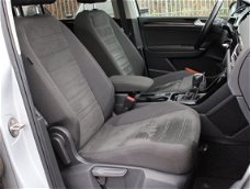 Volkswagen Touran - 1.6 TDI 110pk DSG Highline 7p