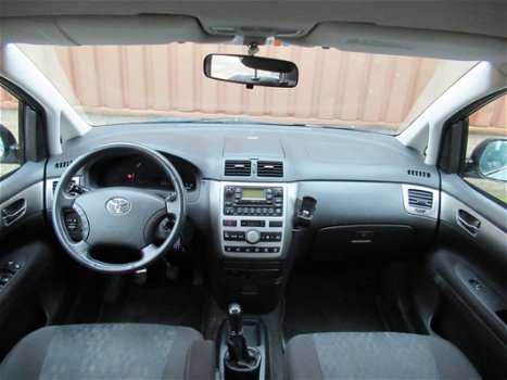 Toyota Avensis Verso - 2.0i 6 Pers. (Airco, PDC, Trekhaak) - 1